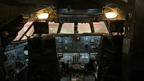 Aerospace Bristol Brittania cockpit