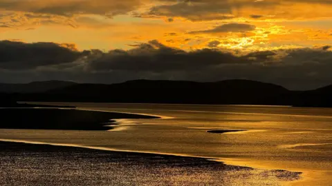 DAVID METCALF A sunset over the Dornoch Firth