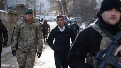 Getty Images Rishi Sunak and Major General Gwyn Jenkins visiting Kyiv in January this year