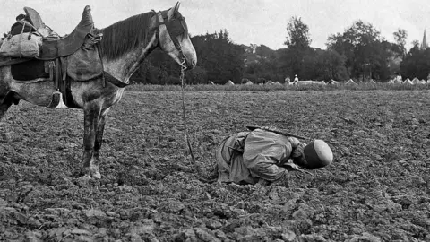 Forgotten Heroes 14-19 A Muslim soldier praying.