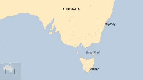 Simple map showing the south east corner of Australia with Sydney, Hobart and the Bass Strait amrked. The land masses are yellow and the ocean is blue.