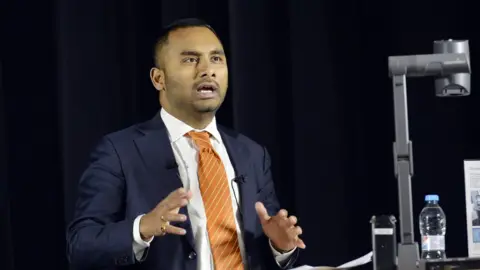 The Imageworks Delivering The Bob Friend Lecture 2018 at the University of Kent at Canterbury: "The Tortoise and the Share - or, How to Save Journalism (from Itself)"