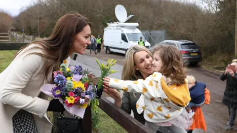 PA Media The Princess of Wales was given a bunch of daffodils by two-year-old Cora Phillips