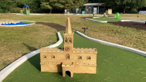 Alex Pope/BBC A wooden replica of St Paul's Church, Bedford, on a crazy golf course