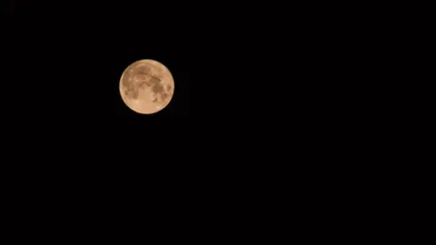 Simon Luckman 1988/BBC Weather Watchers Moon in Great Yarmouth