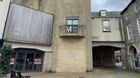 A photo of the Amulet Theatre in Shepton Mallet, it is in brutalist architecture. 