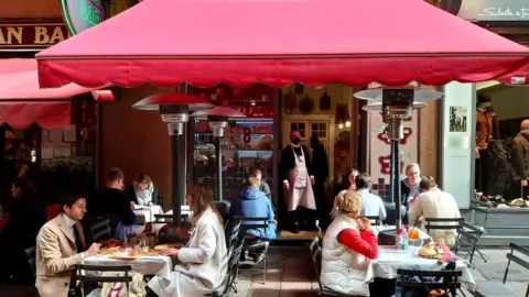 Dany Mitzman Eating al fresco in Bologna