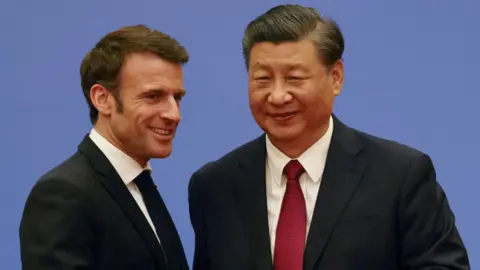 French President Emmanuel Macron and Chinese President Xi Jinping shake hands at a Franco-Chinese business council meeting in Beijing, China April 6, 2023.