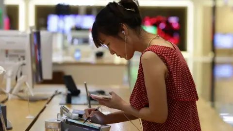 Getty Images A South Korean woman experience Samsung Electronics Galaxy Note 8 smartphone at its shop on August 25, 2017 in Seoul, South Korea.