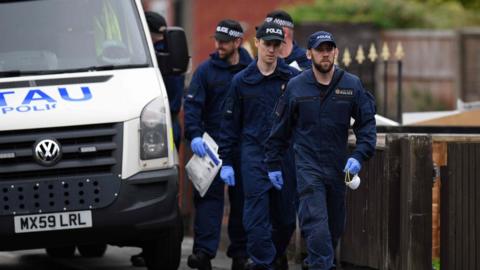 Manchester Attack: Three More Arrests In Bomber Investigation - BBC News