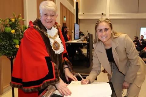 Raoul Dixon / NNP Mayor Alison Smith and Stephanie Houghton