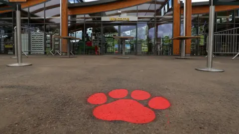 Getty Images Whipsnade Zoo entrance