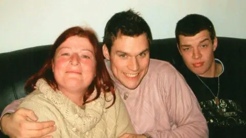 Ian Stringer Ian Stringer (centre)