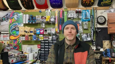 LDRS Wayne Miller, Division 24 skateboard shop