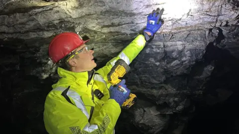 BBC Eldur Olafsson, the chief executive of mining company Amaroq Minerals, points to gold in the rock