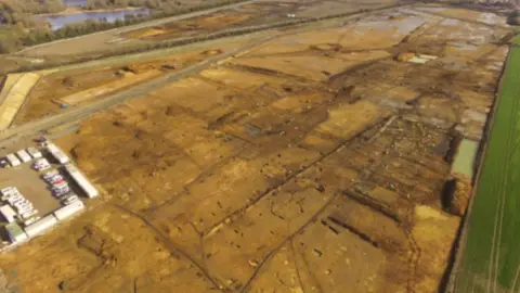 Highways England, courtesy of MOLA Headland  Excavating a Roman trade distribution centre on the A14 Cambridge to Huntingdon scheme