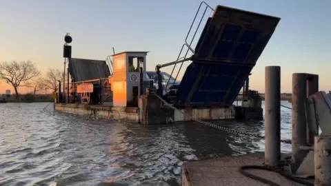 Andrew Turner/BBC Reedham Ferry crossing the River Yare.