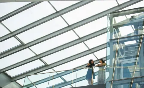 IISD/ENB - Kiara Worth Two delegates talk at the Bonn conference