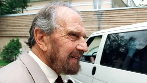 George Blake, a former MI6 officer who worked as a double agent for the Soviet Union, walking in Moscow. (June 2001)