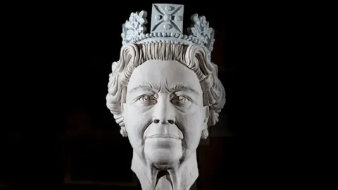 Duncan Lomax, Ravage Productions Design for statue of the Queen for York Minster