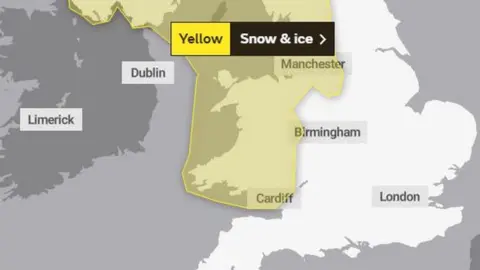 Met Office Map showing the Met Office yellow warning for snow and ice which runs from Tuesday at 20:00 GMT until 10:00 on Wednesday