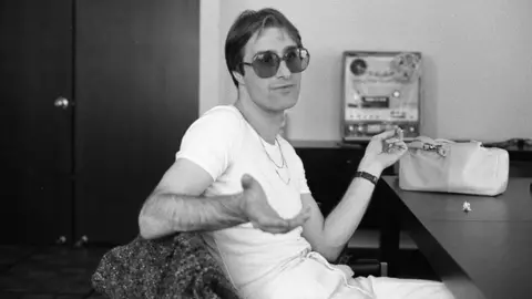 Getty Images Steve Harley of the English group Cockney Rebel being interviewed in a New York record company conference room