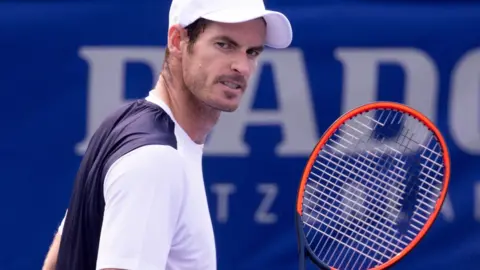 Andy Murray in action against Brandon Nakashima