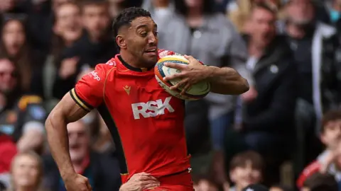 Gabriel Hamer-Webb scoring a try