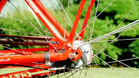 Brian Farmer/BBC Cycle wheel spokes