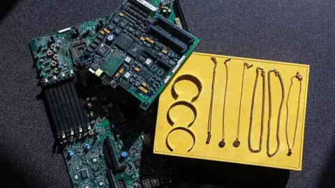 The Royal Mint Circuit boards from old mobile phones, computers and televisions containing precious metals are juxtaposed with the high-end jewellery created from the gold, silver and platinum which has been retrieved