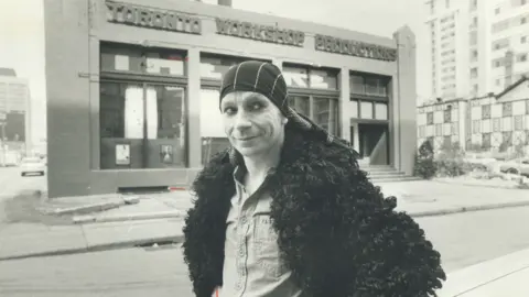 Getty Images Lindsay Kemp outside the Toronto Workshop Productions in 1978