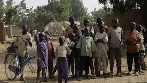 Ayo Bello/ BBC Children in Potiskom