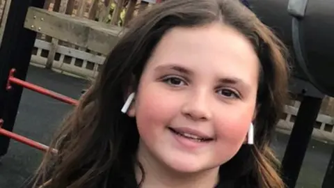 Family handout Honey aged 10