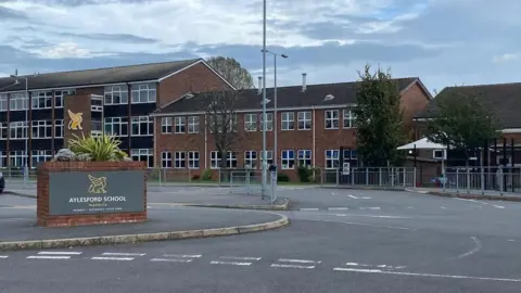 Handout Aylesford School