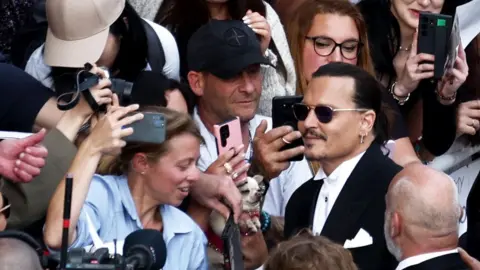 Retuers Johnny Depp at Cannes