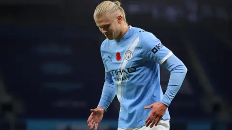 Erling Haaland does robot celebration