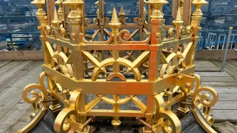 Network Rail Describe in some detail what's shown in the pic. Add copyright and whether we can syndicate.