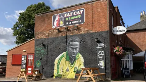 Andy Trigg/BBC A mural of Justin Fashanu on the Fat Cat and Canary pub in Norwich