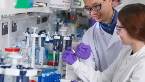 Andrew Brookes Researchers at the Rosalind Franklin Institute