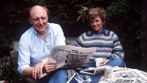 Mirrorpix/Getty Images Neil and Glenys Kinnock at their London home in 1987