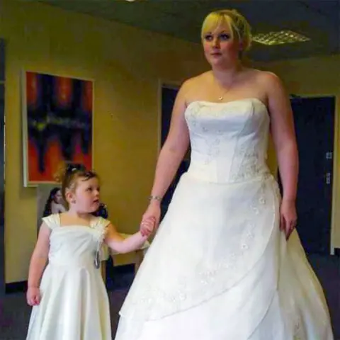 Chloe Hayden Chloe Hayden, then aged 4, pictured as a flower girl at her mother's wedding in 2006