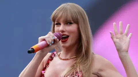 PA TAYLOR SWIFT Performance no Aviva Stadium em Dublin durante o Tour Eras