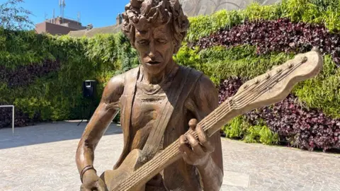 BBC/Chrissie Reidy Jagger and Richards statues in Dartford