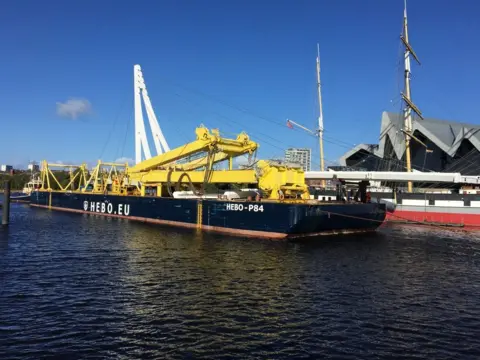 govan-partick bridge arrives on a boat