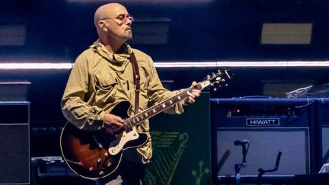 Bonehead's Timeless 1984 Guitar: The Heartbeat of Oasis