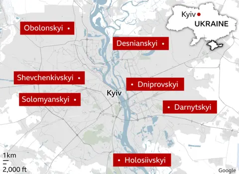 A map of central Kyiv showing the Holosiivskyi, Darnytskyi, Dniprovskyi, Desnianskyi, Oblonskyi, Shevchenkivskyi and Solomyanskyi districts.