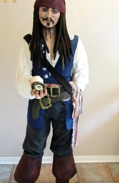 Lara Mason The full Johnny Depp cake