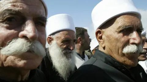 AFP File photo showing Druze sheikhs crossing the Quneitra checkpoint between Syria and the Israeli-occupied Golan Heights (6 September 2007)