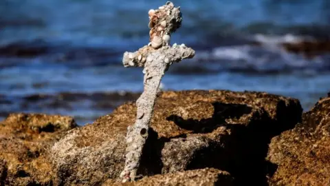 Reuters The sword encrusted with marine organisms. Photo: 18 October 2021