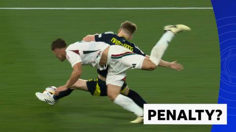 Scotland denied penalty after strong claim for foul on Armstrong 